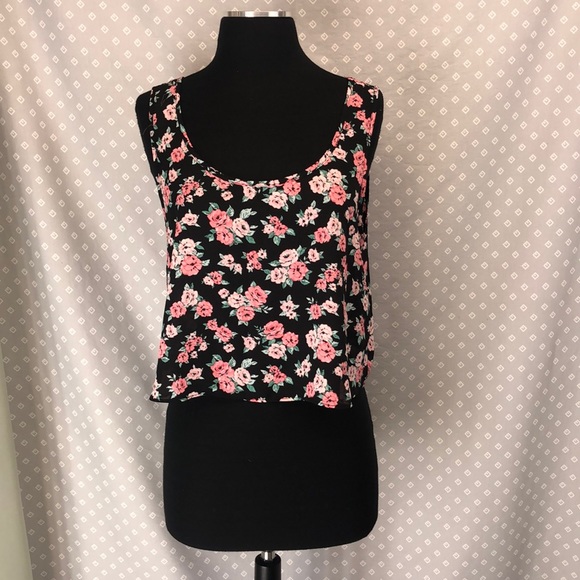 Forever 21 Tops - Flowy Floral Crop Top